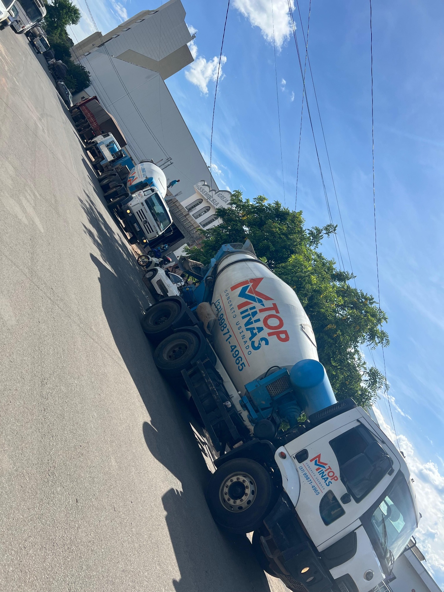 Caminhão betoneira Top Minas Mix em operação